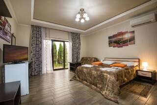 Гостиница Распутин Мостовской Стандартный двухместный номер с 2 отдельными кроватями и видом на бассейн-15