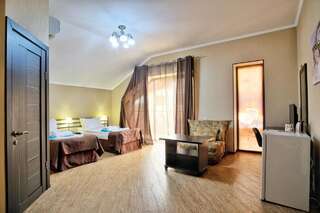 Гостиница Распутин Мостовской Стандартный двухместный номер с 1 кроватью или 2 отдельными кроватями и балконом-3